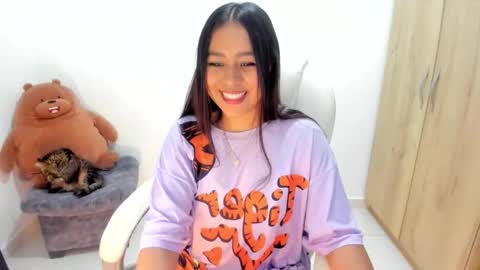 Snapshot of madison_montes chatting on February 25, 11:42 am madison montes online show from February 25, 11:42 am