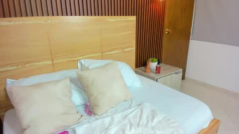 M A D I S O N online show from April 18, 2:15 am