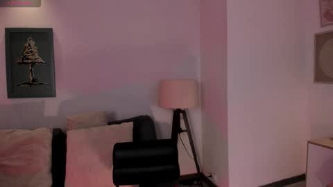 Maddi Collins online show from November 11, 8:09 pm