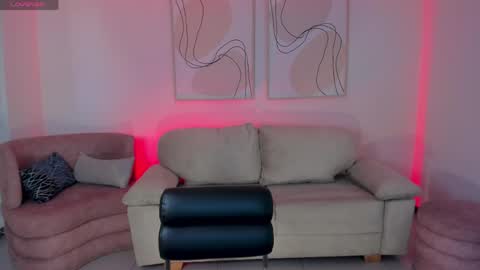 Maddi Collins online show from April 7, 11:32 am