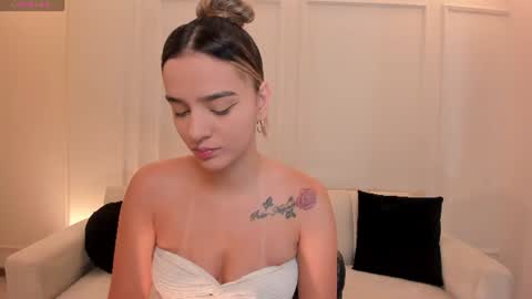 Maddi Collins online show from June 30, 7:48 pm