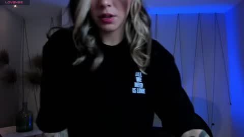 Maddi Collins online show from July 6, 11:18 am