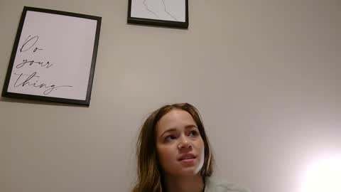 madisonfox6969 online show from December 7, 11:23 pm