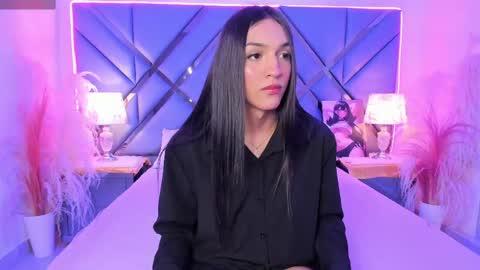 Snapshot of madisonherrera chatting on May 15, 5:42 pm Maddi online show from May 15, 5:42 pm