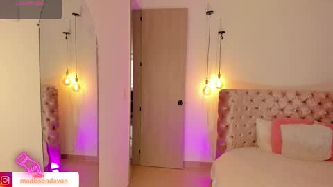 Snapshot of madisson_davon chatting on February 22, 9:24 pm Madisson Davon online show from February 22, 9:24 pm