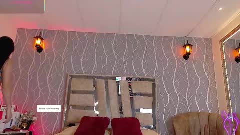    online show from October 25, 1:40 pm