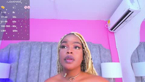 Snapshot of madissonlopez chatting on December 25, 9:34 am Madisson Lopez online show from December 25, 9:34 am