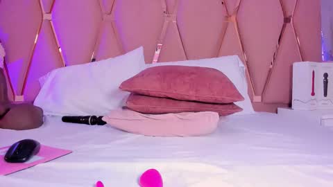 Mady James online show from December 5, 2:25 pm