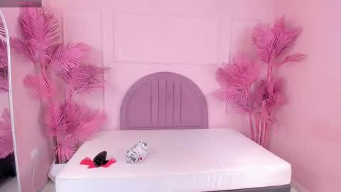 Snapshot of madyscarlett chatting on October 8, 11:52 am madyscarlett online show from October 8, 11:52 am
