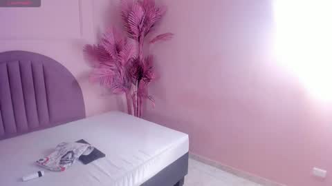 Snapshot of madyscarlett chatting on October 15, 12:05 pm madyscarlett online show from October 15, 12:05 pm