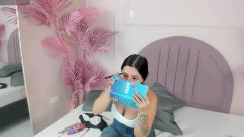 Snapshot of madyscarlett chatting on October 19, 11:44 am madyscarlett online show from October 19, 11:44 am