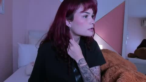 Mae Lyra online show from November 11, 9:37 pm