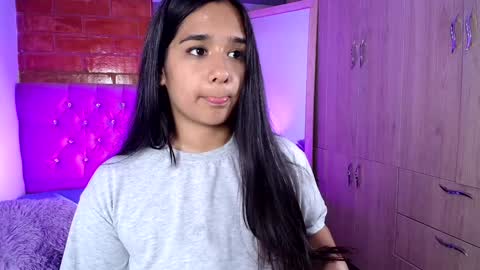 Snapshot of maeena chatting on December 10, 3:30 am maeena online show from December 10, 3:30 am