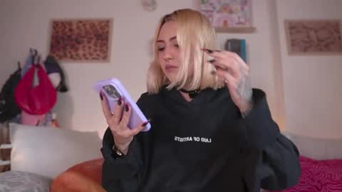 Maeve  schedule 11 am- 530 pm colombia time  online show from April 16, 2:29 pm