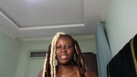 Maelys online show from May 10, 3:06 pm