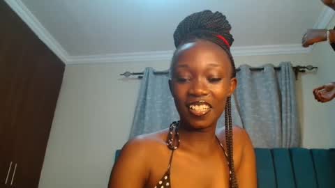 Maeve online show from December 12, 5:26 pm