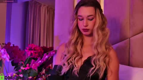 Snapshot of maevedream chatting on October 22, 6:29 pm M. online show from October 22, 6:29 pm