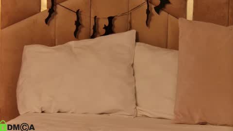 Snapshot of maevedream chatting on October 26, 9:31 pm M. online show from October 26, 9:31 pm