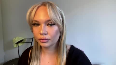 Molly online show from April 26, 3:10 pm