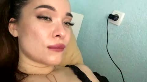 Snapshot of magggg658318 chatting on June 17, 3:35 pm magggg658318 online show from June 17, 3:35 pm