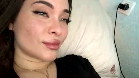 Snapshot of magggg658318 chatting on June 26, 2:32 pm magggg658318 online show from June 26, 2:32 pm