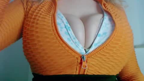 Maggie   online show from January 27, 2:20 am