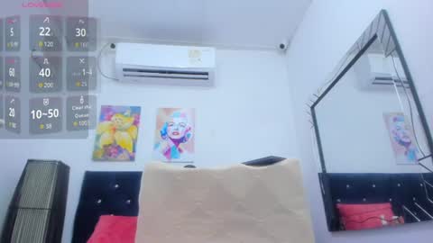 Snapshot of maggy_big_tits chatting on June 21, 12:13 am maggy_big_tits online show from June 21, 12:13 am