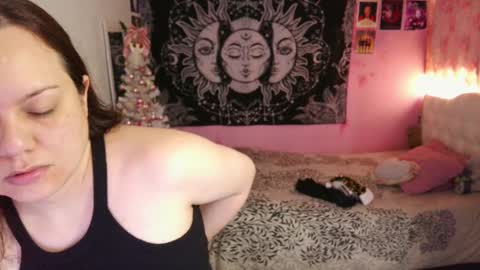 Snapshot of magic_clairewitch chatting on December 25, 3:06 pm Claire online show from December 25, 3:06 pm