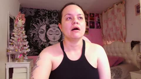 Snapshot of magic_clairewitch chatting on December 25, 10:48 pm Claire online show from December 25, 10:48 pm