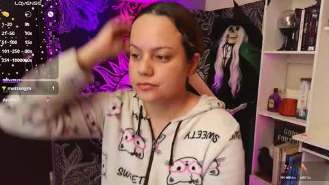 Snapshot of magic_clairewitch chatting on October 5, 5:06 am Claire online show from October 5, 5:06 am