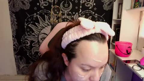 Claire online show from April 12, 9:09 pm