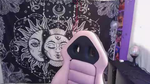 Claire online show from May 23, 1:04 pm
