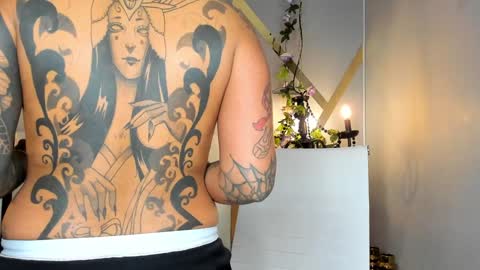 Snapshot of magic_marg chatting on December 9, 8:54 pm Marge online show from December 9, 8:54 pm