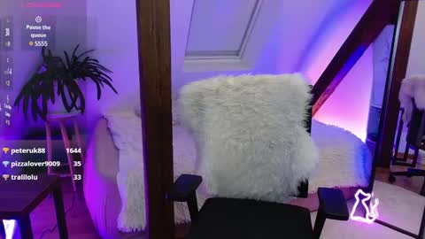 Zooey online show from December 16, 9:41 pm