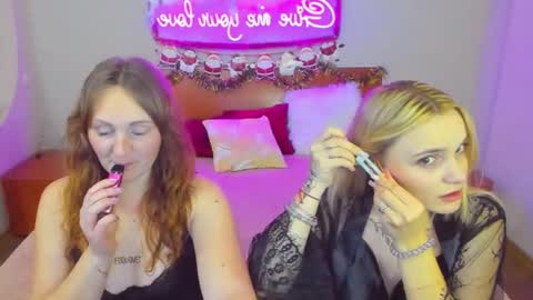 Snapshot of magiceyess chatting on January 9, 6:53 pm Lili and Bella online show from January 9, 6:53 pm