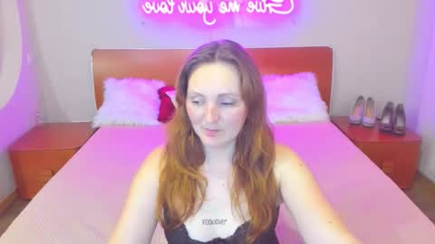 Snapshot of magiceyess chatting on February 14, 6:59 pm Lili and Bella online show from February 14, 6:59 pm