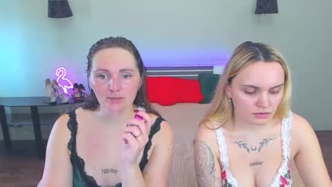 Snapshot of magiceyess chatting on March 3, 7:25 am Lili and Bella online show from March 3, 7:25 am