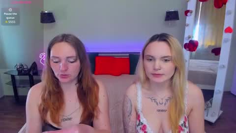 Snapshot of magiceyess chatting on April 25, 7:22 am Lili and Bella online show from April 25, 7:22 am