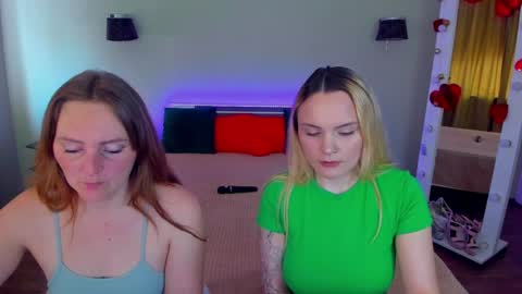 Snapshot of magiceyess chatting on May 12, 7:16 am Lili and Bella online show from May 12, 7:16 am