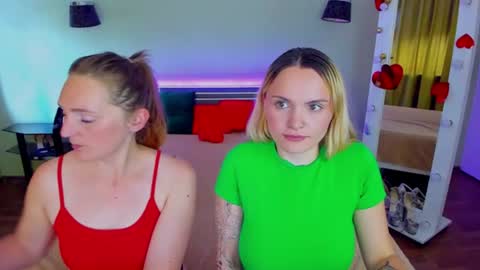 Snapshot of magiceyess chatting on June 27, 10:31 am Lili and Bella online show from June 27, 10:31 am