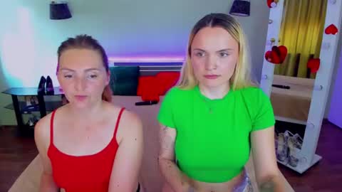 Snapshot of magiceyess chatting on June 27, 12:22 pm Lili and Bella online show from June 27, 12:22 pm
