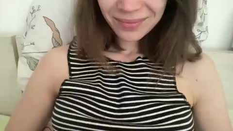 Snapshot of magicgirl50053 chatting on February 4, 10:21 am magicgirl50053 online show from February 4, 10:21 am