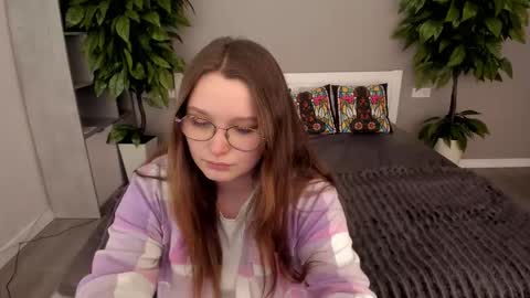 Emily online show from November 12, 1:33 pm