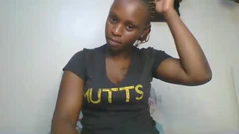 Snapshot of magicpussyy1 chatting on June 18, 9:47 am magicbabe online show from June 18, 9:47 am