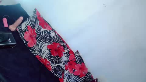 Snapshot of magnifecentcock69_mocah chatting on December 9, 9:58 pm Mocah online show from December 9, 9:58 pm