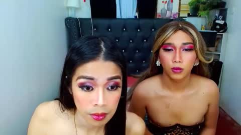 Snapshot of magnificenttranny chatting on November 16, 2:33 pm BELLA AND HANA online show from November 16, 2:33 pm