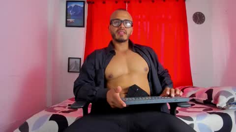 Magnusclark online show from November 11, 6:08 pm