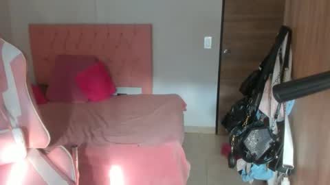 Snapshot of mahia_frizzy chatting on October 28, 8:44 pm mahia_frizzy online show from October 28, 8:44 pm