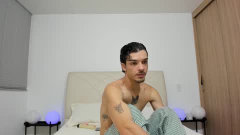 mai_sanchez online show from January 12, 9:53 pm