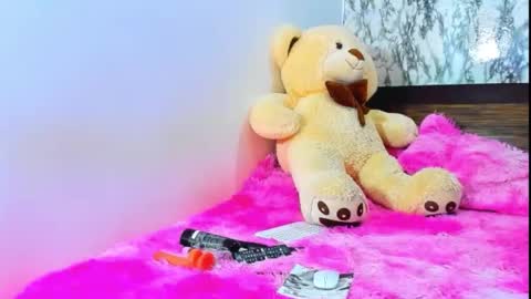 Snapshot of maia_bronce chatting on February 17, 12:18 am Maia Bronce online show from February 17, 12:18 am